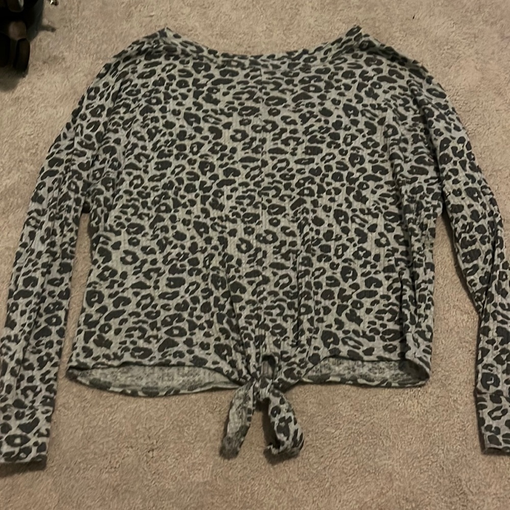 size M Z supply long sleeve tee